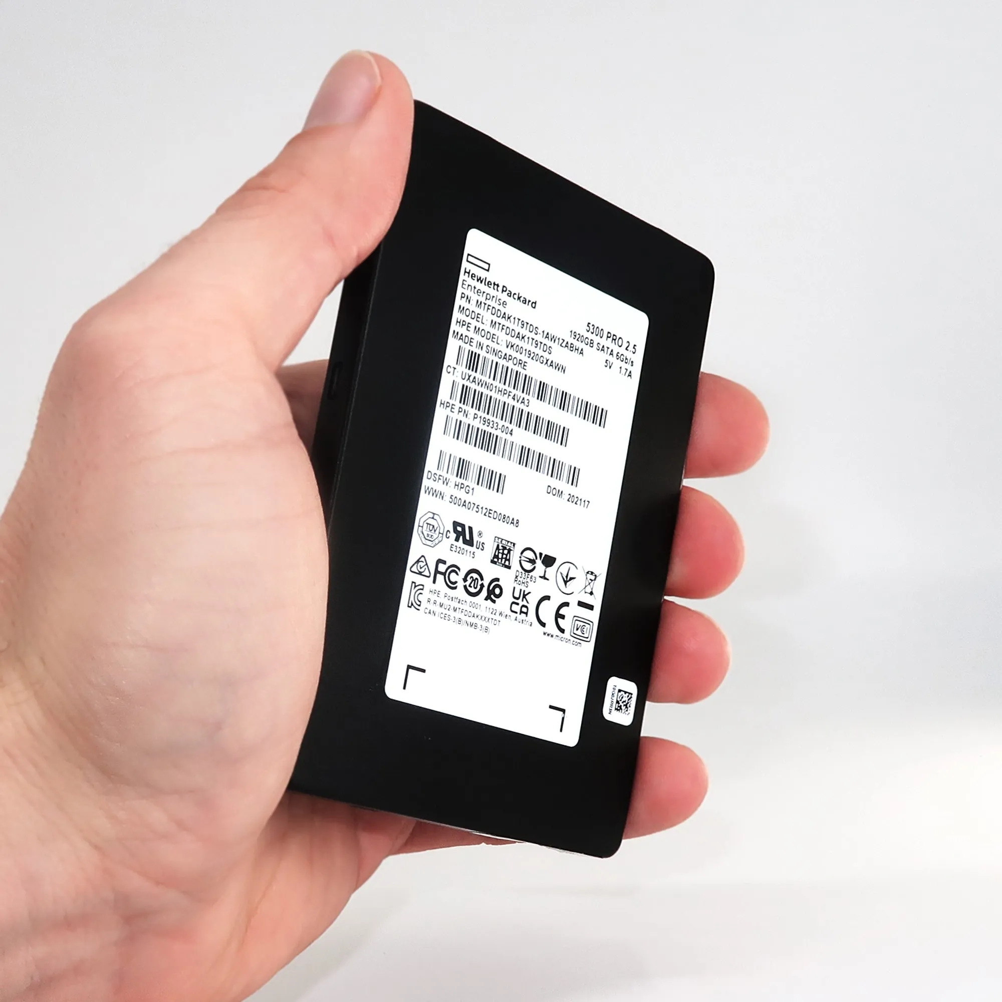 HPE 5300 PRO P19933-004 VK001920GXAWM 1.92TB SATA 6Gb/s 3D TLC 2.5in Solid State Drive